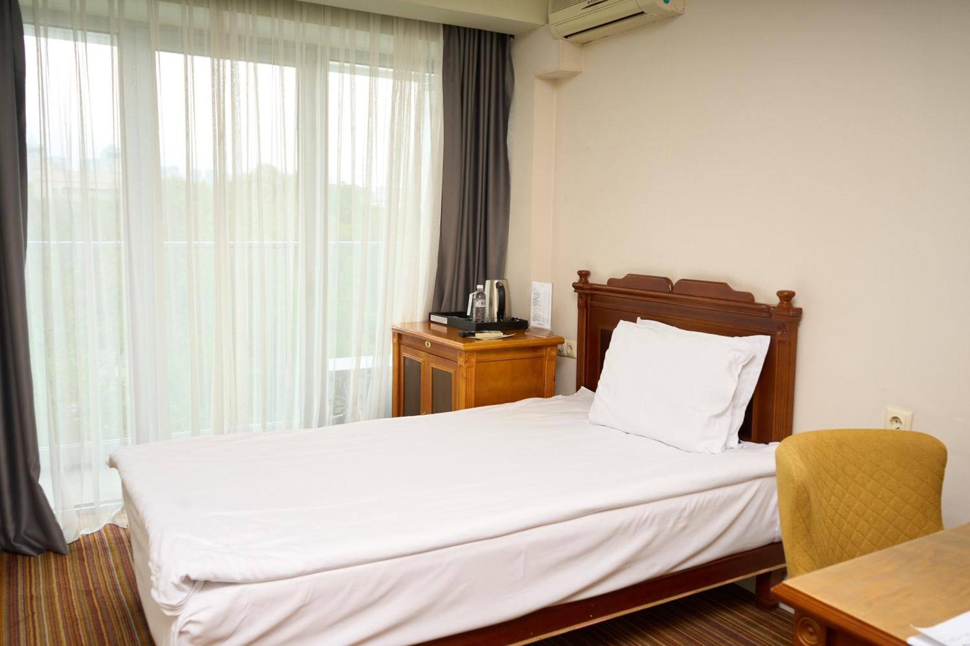 Almaty Hotel होटल 3*