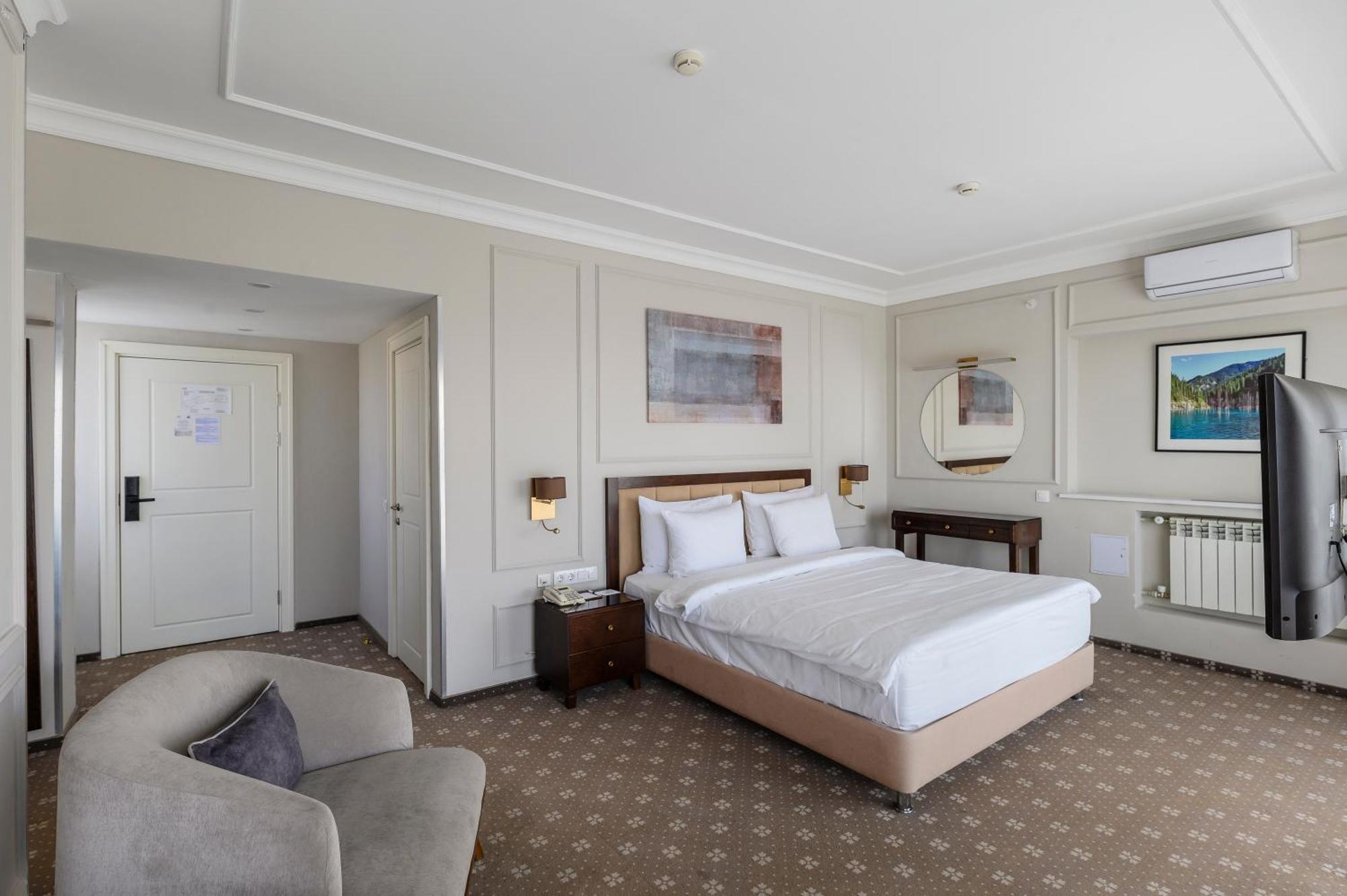 होटल Almaty Hotel